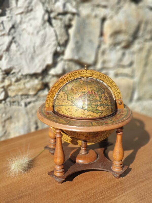 Globe bar miniature
