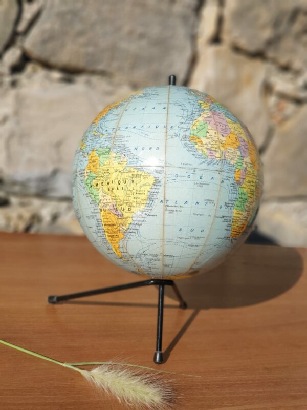 Globe sur pied voyage